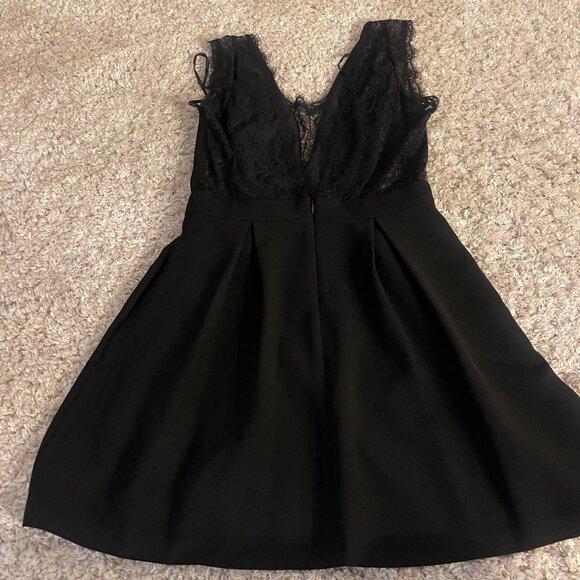 BCBGeneration Black Lace Plunge Dress Size 8 - Picture 7 of 11